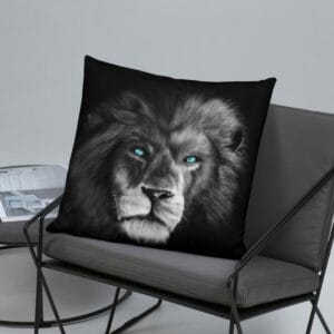 Lay'n with The Lion Von Rebel Throw Pillow
